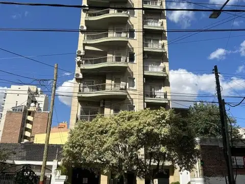 SEMIPISO 3 AMB. CON COCHERA EN LANUSITA