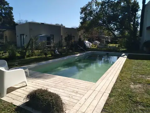 Casa en Venta con 2 cocheras