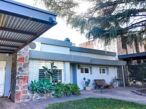 Venta casa 3 dormitorios con pileta arguello