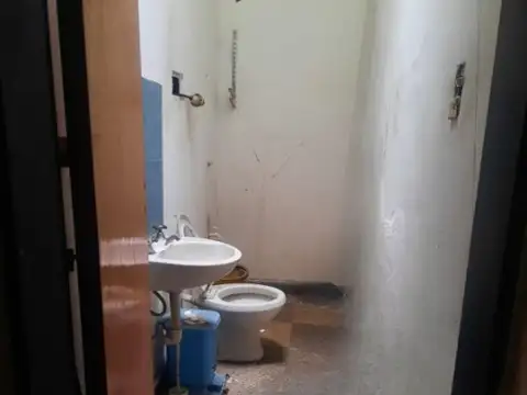 Venta local  zona comercial Av Provincias Unidas