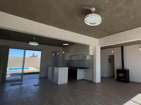 Casa 6 ambientes con 3 baños