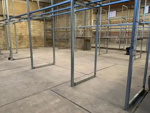 Galpon en Venta 47  mts Fondo