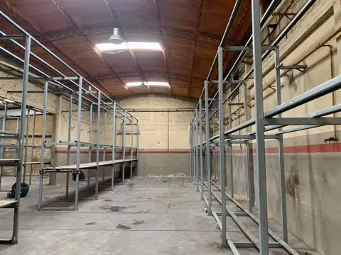 Biedma 3774 - Galpón y oficinas - 750 m2