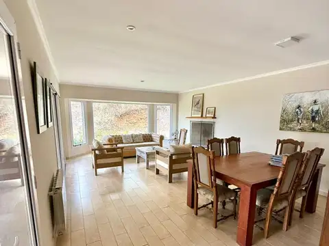 Casa 4 ambientes con 3 baños