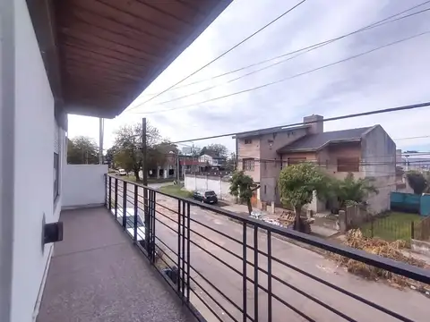Depto Tipo Casa en Alquiler de 4 ambientes