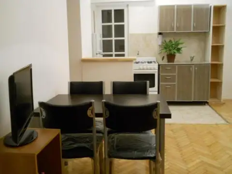 Paraguay 4100, Piso 1