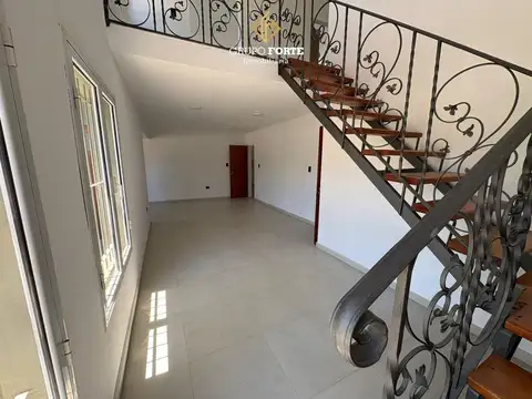 Casa en Venta con 3 cocheras