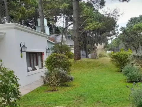 Casa en Alquiler con 1 cochera