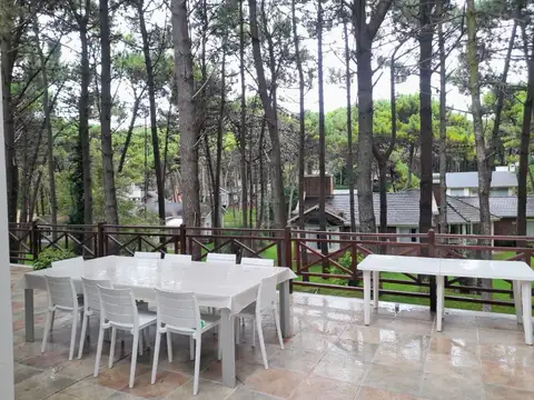 Casa en Alquiler con 1 cochera