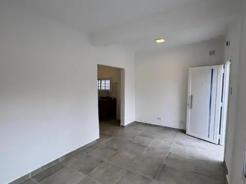 Casa 3 ambientes con 1 baño