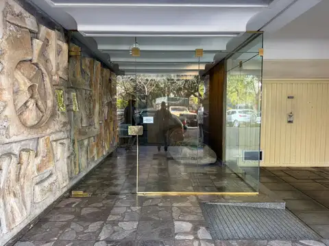DEPARTAMENTO DE 2 AMBIENTES AMUEBLADO ES MUY BUEN ESTADO. COCINA INDEPENDIENTE. CONEXION LAVARROPA