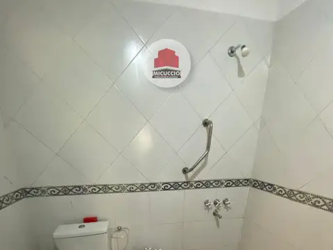 Casa en Alquiler con 1 cochera