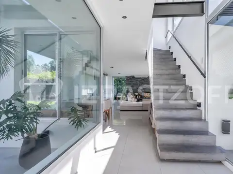 Casa 7 ambientes con 3 baños