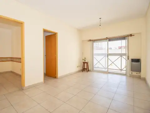 VENTA DEPARTAMENTO 3 amb. balcón y cochera. LANÚS