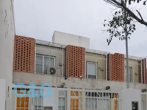 Duplex 3 ambientes en Castelar Norte , Muy buen estado 