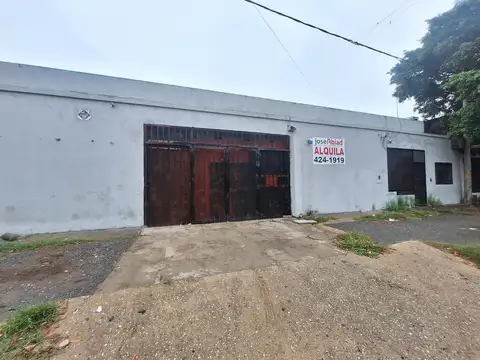 Galpón y local comercial en barrio belgrano