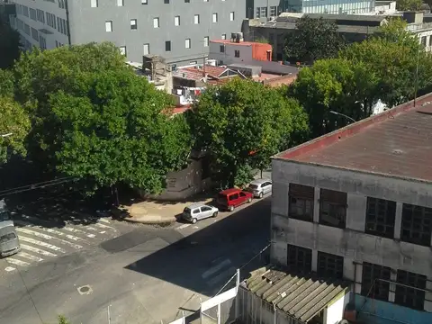 IRALA 100, Piso 7