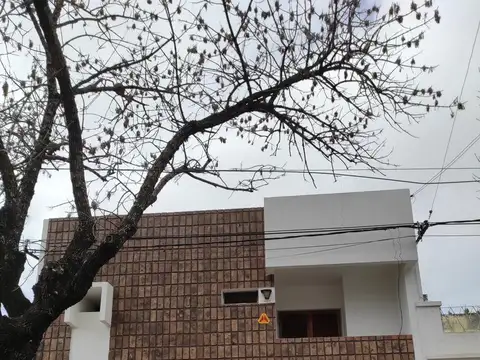 VENTA/PERMUTA Casa dos dormitorios con cochera. Barrio Belgrano, Rosario