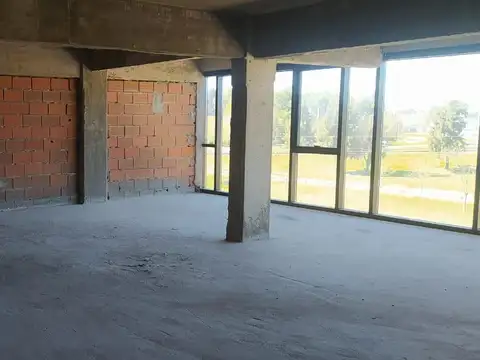 Oficina en Alquiler con 2 cocheras