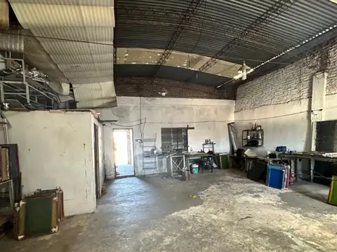 ALQUILER - RAMOS MEJIA - GALPON 580 m2 CON OFICINA - VESTUARIOS