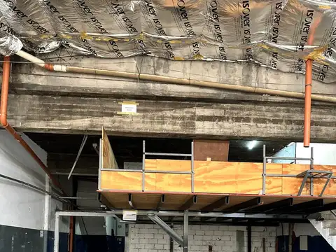 ALQUILER - RAMOS MEJIA - GALPON 580 m2 CON OFICINA - VESTUARIOS