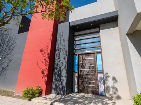 Casa 6 ambientes con 3 baños