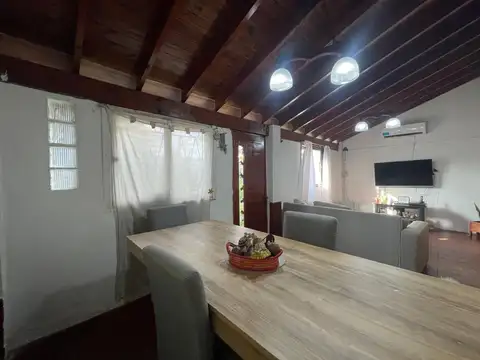 CASA EN VENTA EN MONTE GRANDE CON GARAGE CUBIERTO