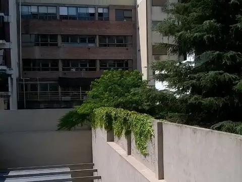 1amb contra frente  con  balcon 24 meses contrato  ipc trimestral
