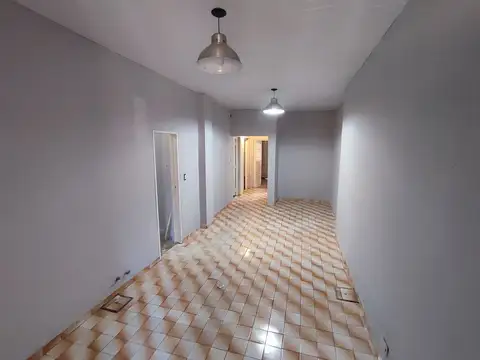Alquiler Casa con Local en Zona Comercial Tesei
