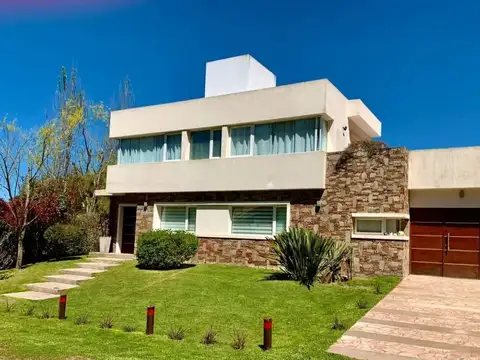 Casa en venta - 5 Dormitorios 4 Baños - 850mts2 - Pinamar