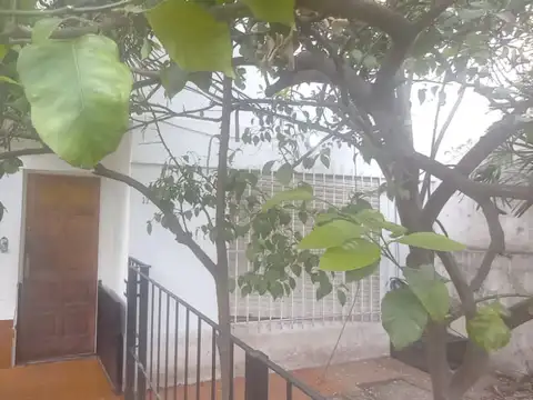 MUY BUENA CASA PH FRENTE