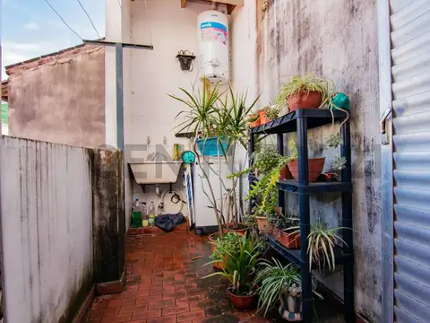 Casa 6 ambientes con 1 baño