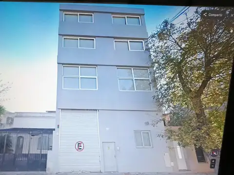 Galpón en  4 plantas en Floresta, solida construccion en impecable estado, oficinas varias, espacio para deposito, ascensor. Ideal laboratorio, Cia. de seguros empresa de sistemas