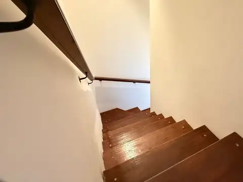 Depto Tipo Casa en Alquiler con 1 cocheras