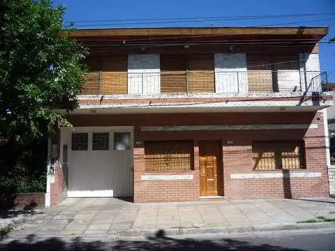 2 departamentos para subdividir o integrar. Pent house como una casa, parque y piscina, PB otro depto más. VENTA DIRECTA SIN DEMORAS