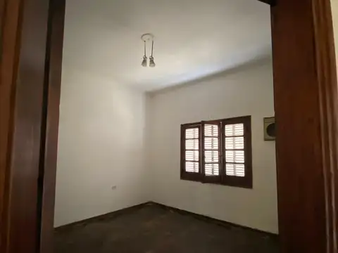 Casa 5 ambientes con 1 baño
