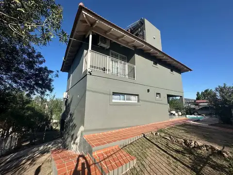 Casa 11 ambientes con 3 baños