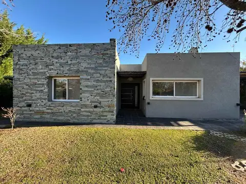 VENTA CASA 4 AMB. APTA CREDITO - CARDALES VILLAGE