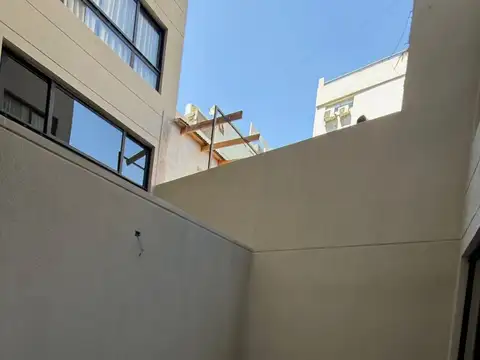 VENTA MONO CON PATIO A ESTRENAR  PALERMO HOLLYWOOD