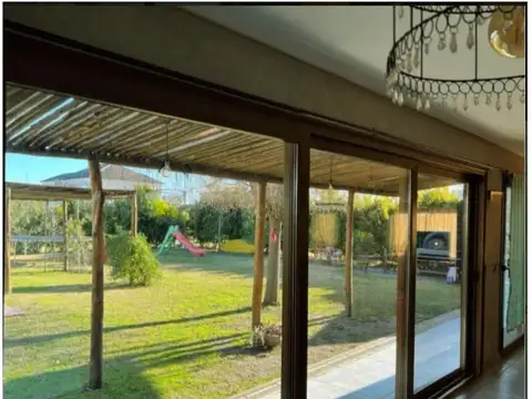 Casa 5 ambientes con 2 baños