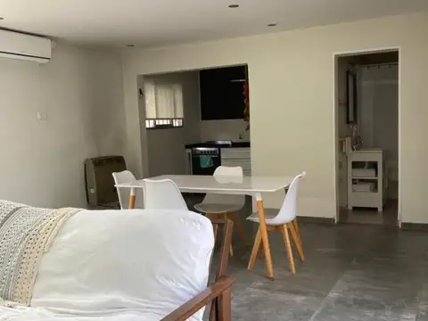 Casa en venta de 3 ambientes con cochera en Banfield