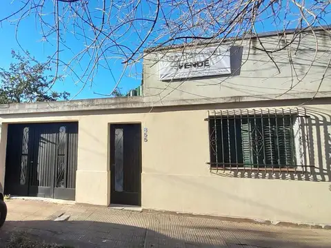 Casa en venta de 3 ambientes con cochera en Banfield