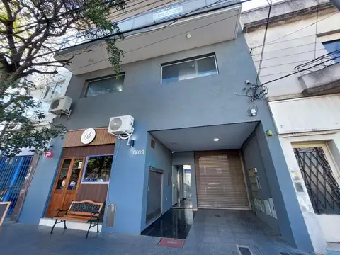 Ricardo Balbin 1709 , 7A 1700