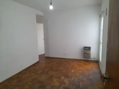 Excelente dto de 2 amb lateral muy luminoso!