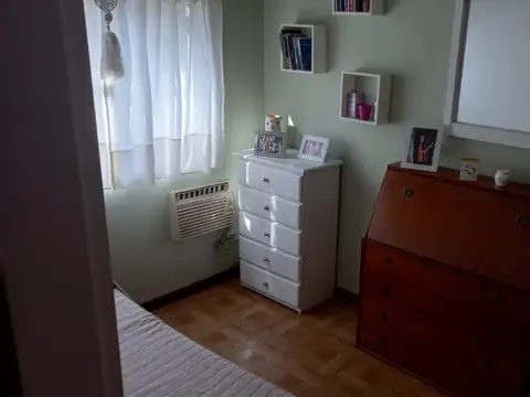 IMPECABLE DUPLEX 3 DOMIT, AMP. LIVING CDOR, COCINA, GARAJE CERRADO BALCON, LAVADERO Y TENDER EN PA.