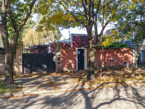 VENTA - CASA CENTRICA - FUNES