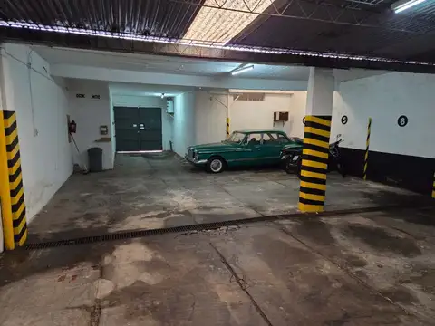 lote de 229 mts cuadrados con 8 cocheras y un dep.