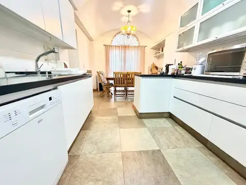 Departamento 6 ambientes con 3 baños