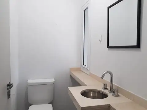 Casa 4 ambientes con 3 baños