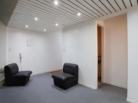 Oficina 5 ambientes con 2 baños